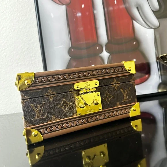 Brown Pattern Tissue Holder with Gold Accents for Coffee Table, Buffet Table - Picture 6 of 12